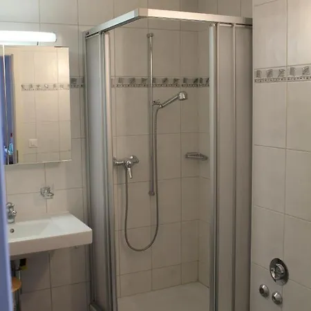 Salute 206 * 로이커바드